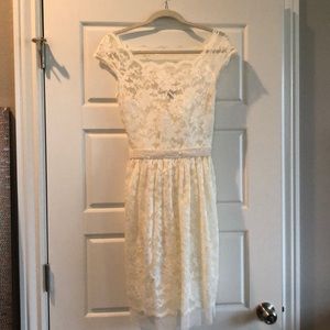Belle Badgley Mischka Ivory Lace and Tulle Dress